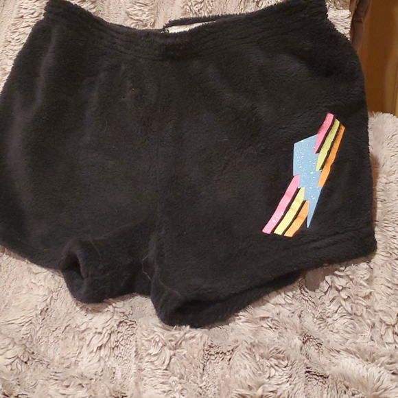 Shorts - Picture 2 of 3